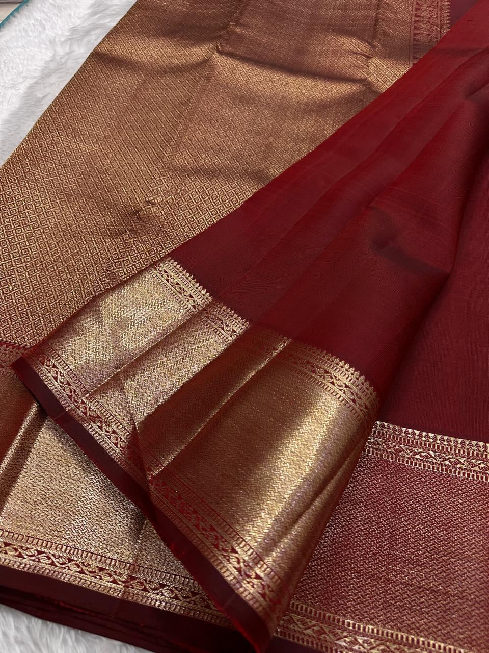 Majesty Maroon Pure Banarasi Silk Saree With Captivating Blouse Piece