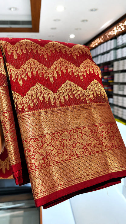Glorious Red Pure Banarasi Silk Saree With Desuetude Blouse Piece