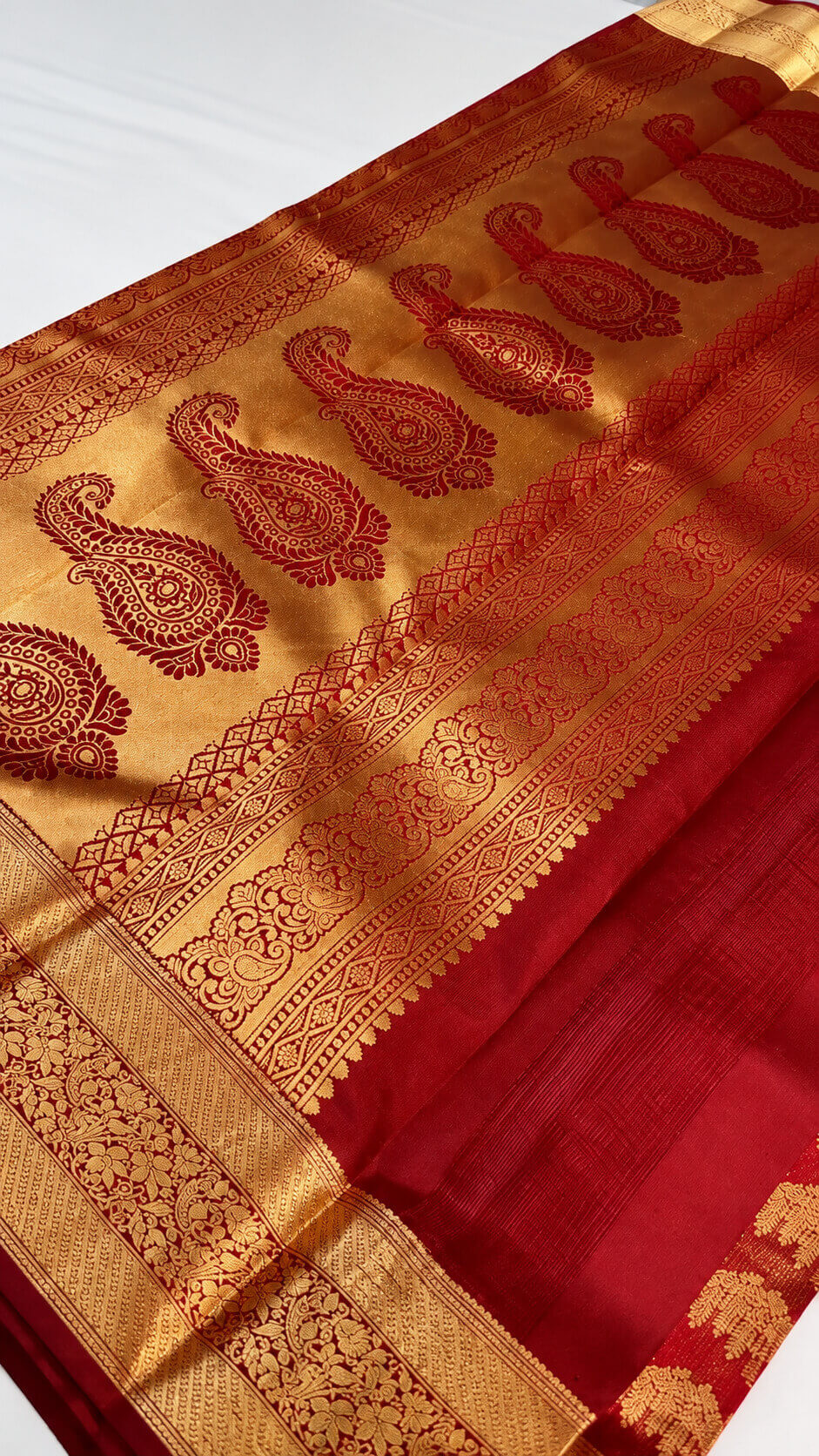 Glorious Red Pure Banarasi Silk Saree With Desuetude Blouse Piece