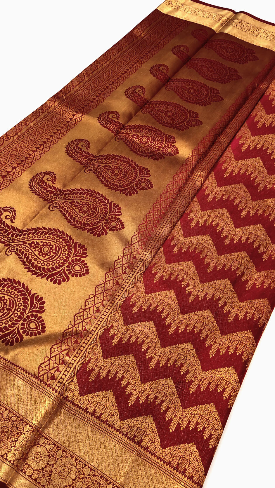 Glorious Red Pure Banarasi Silk Saree With Desuetude Blouse Piece