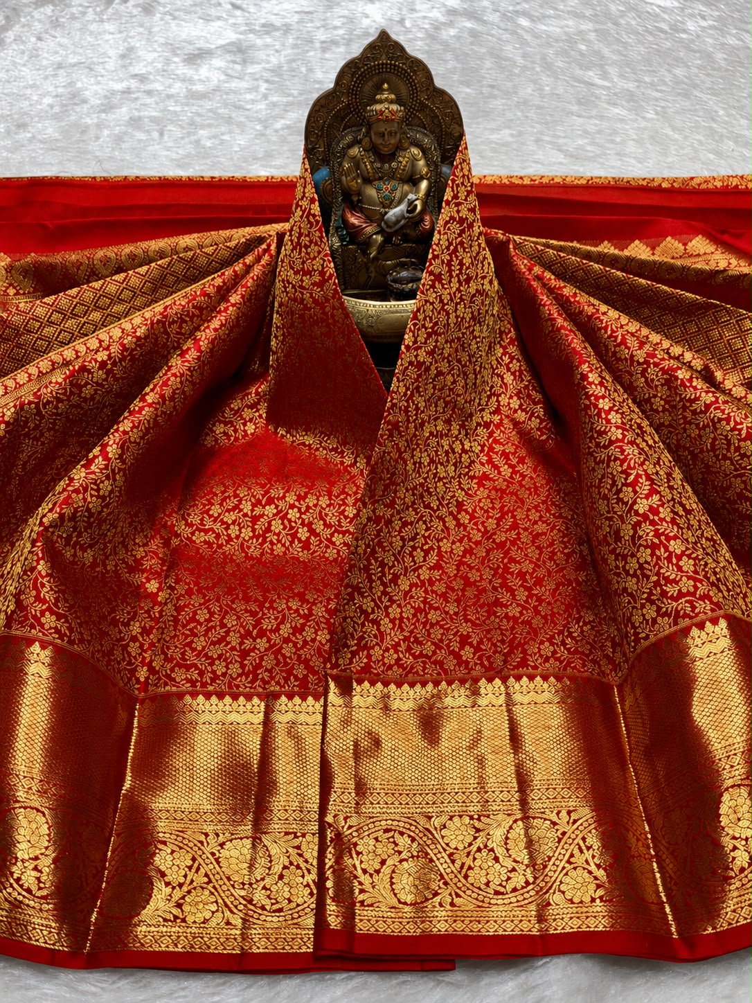 Divine Red Pure Banarasi Silk Saree With Petrichor Blouse Piece