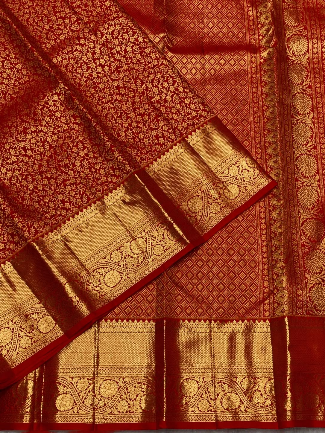 Divine Red Pure Banarasi Silk Saree With Petrichor Blouse Piece