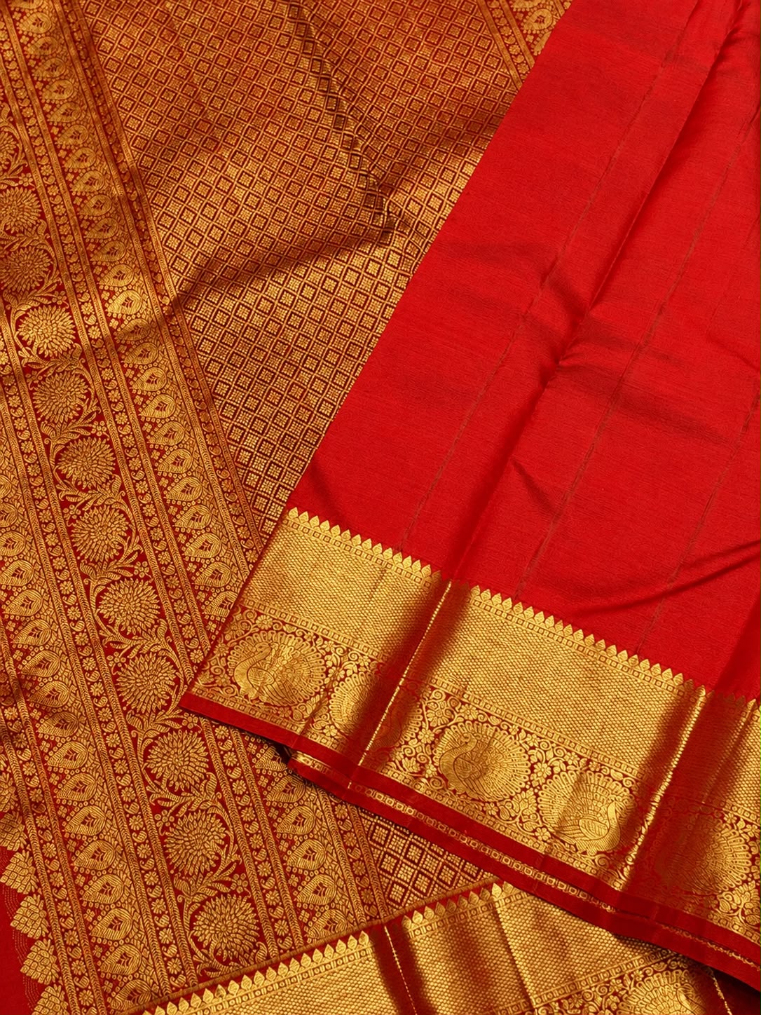 Innovative Red Pure Banarasi Silk Saree With Bucolic Blouse Piece