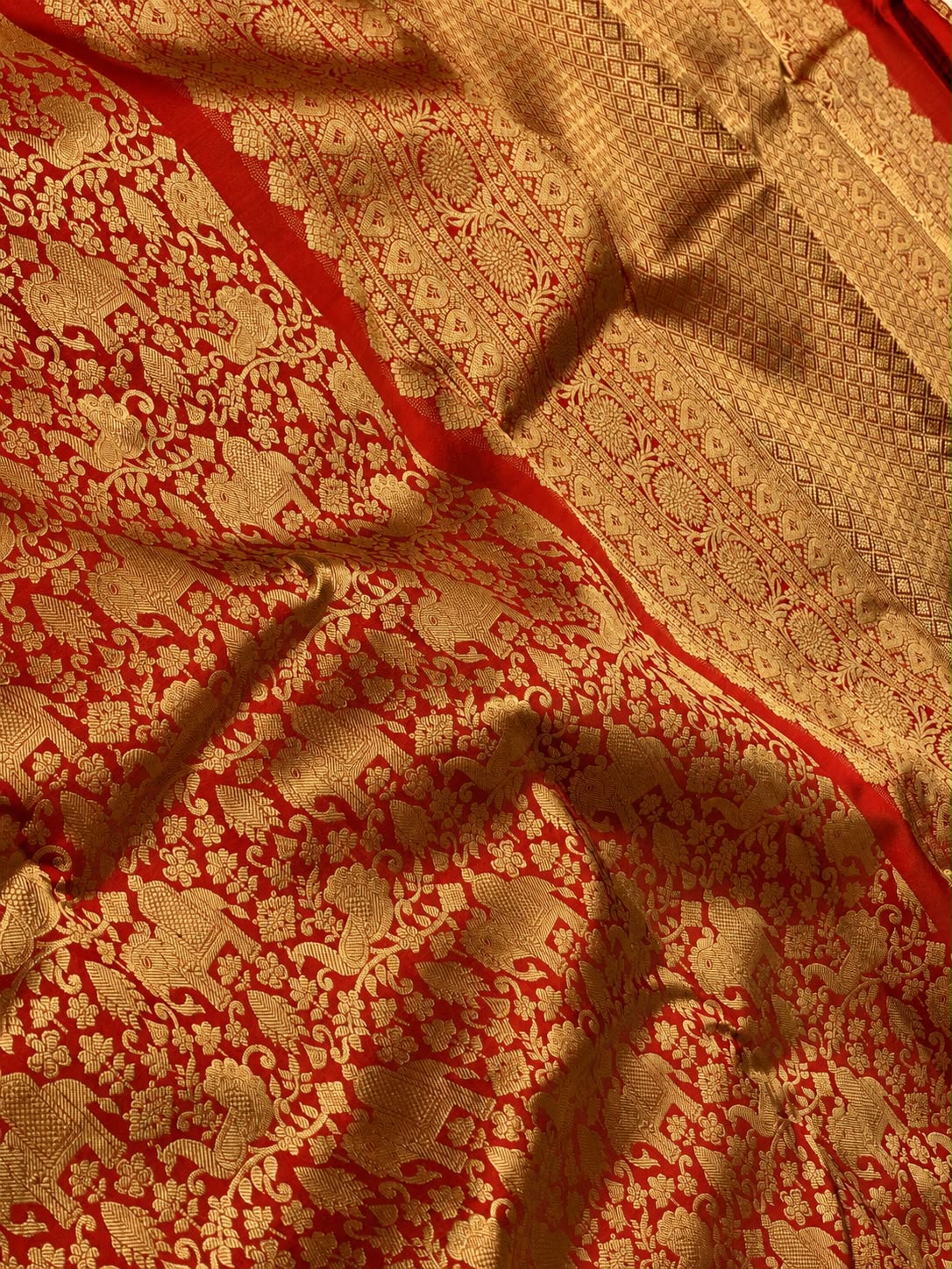 Innovative Red Pure Banarasi Silk Saree With Bucolic Blouse Piece