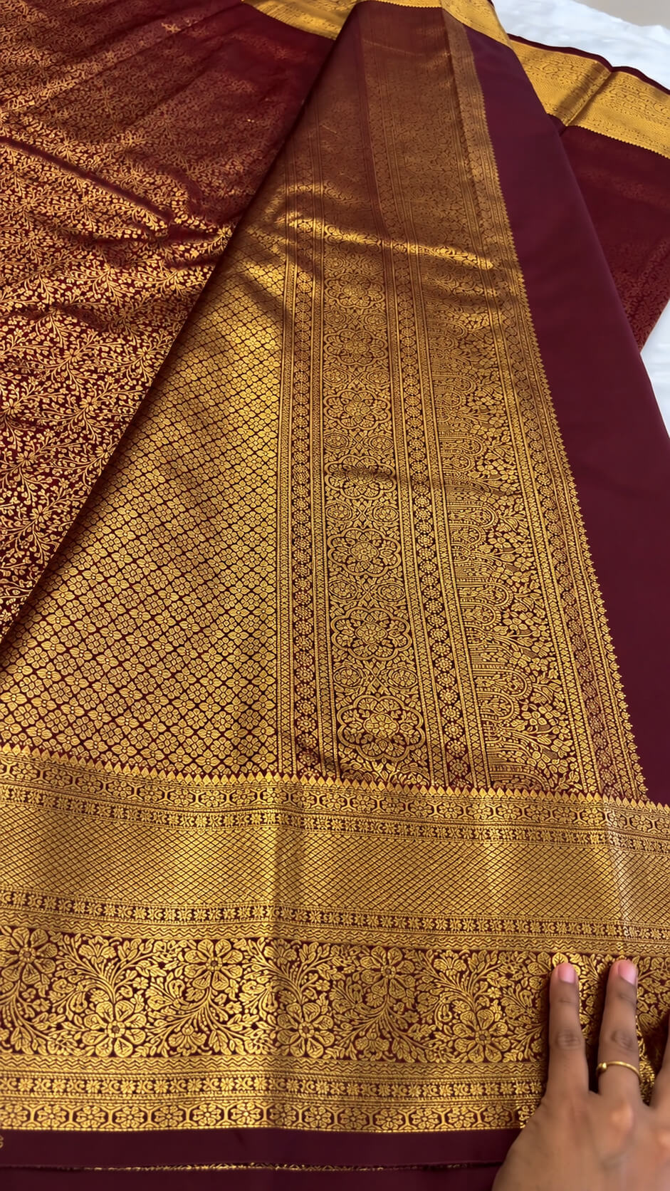 Engrossing Maroon Pure Banarasi Silk Saree With Glamorous Blouse Piece