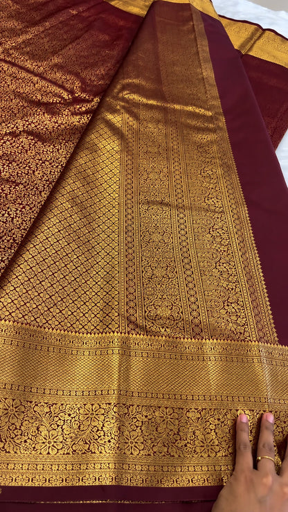 Engrossing Maroon Pure Banarasi Silk Saree With Glamorous Blouse Piece