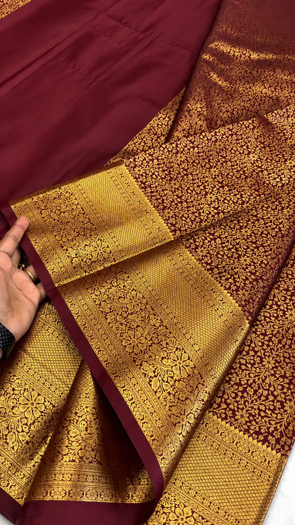 Engrossing Maroon Pure Banarasi Silk Saree With Glamorous Blouse Piece