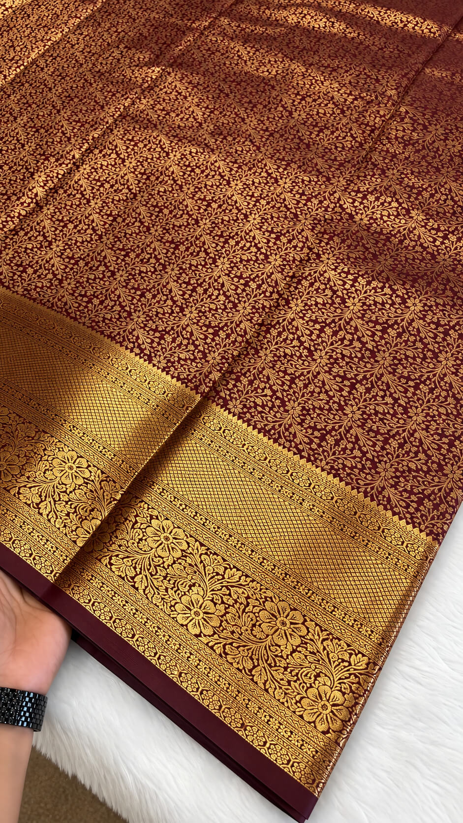 Engrossing Maroon Pure Banarasi Silk Saree With Glamorous Blouse Piece