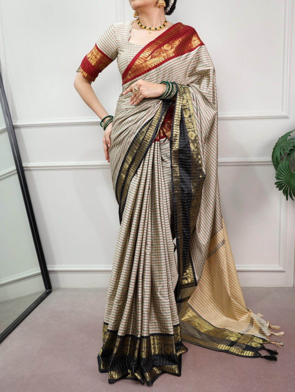 Lagniappe Grey Pure Banarasi Silk Saree With Deserving Blouse Piece