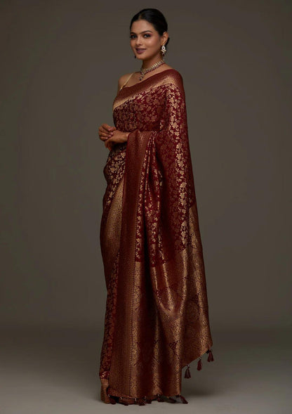 Adoring Maroon Pure Banarasi Silk Saree With Imaginative Blouse Piece