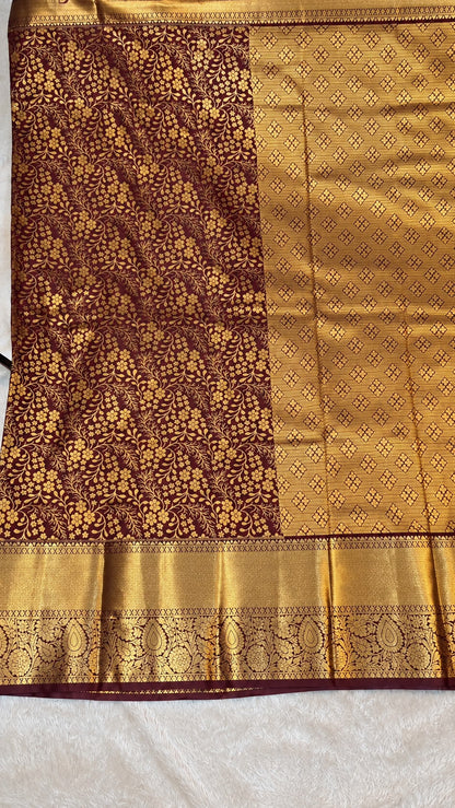 Nectarous Wine Pure Banarasi Silk Saree With Quixotic Blouse Piece