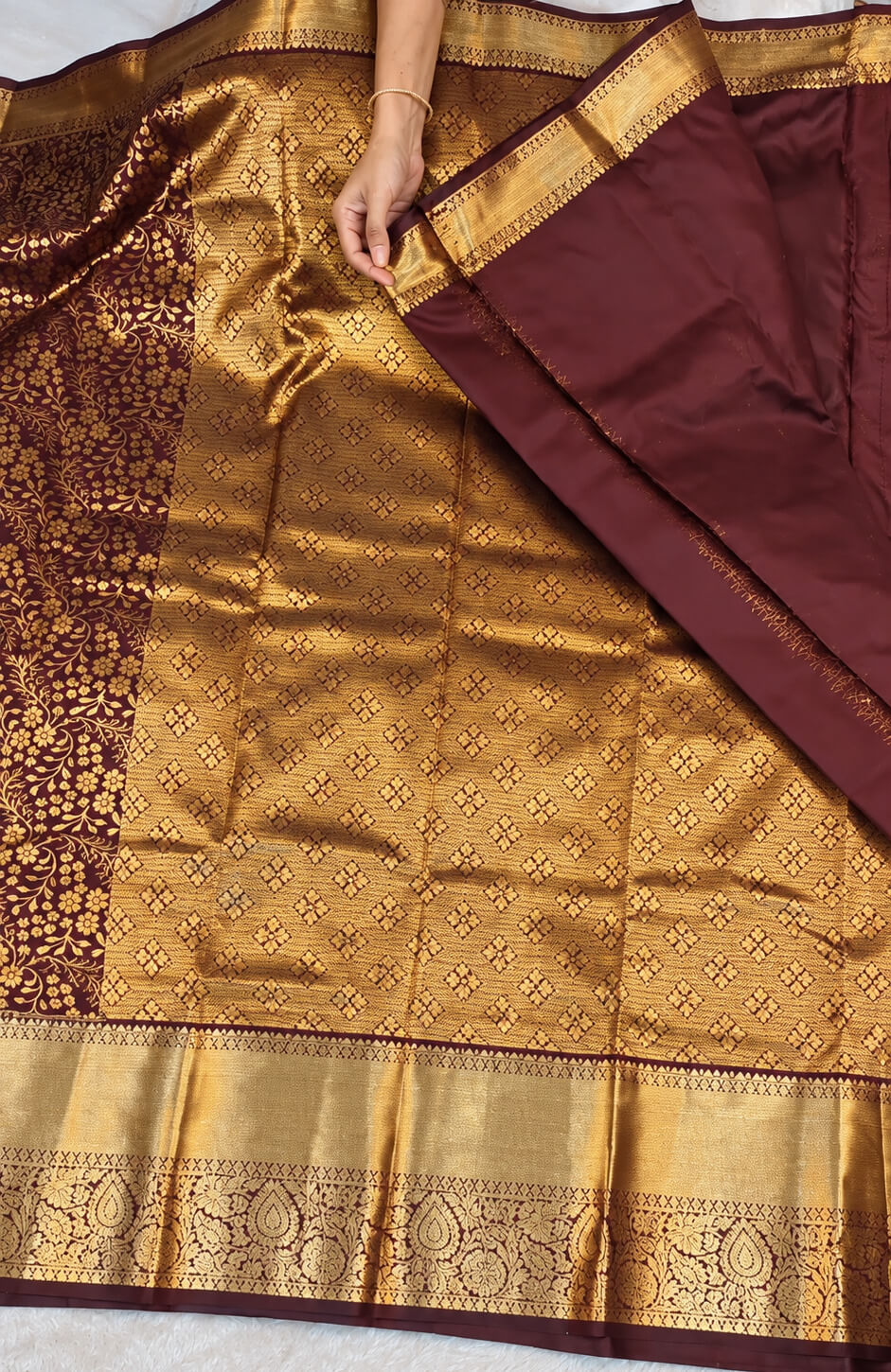 Nectarous Wine Pure Banarasi Silk Saree With Quixotic Blouse Piece