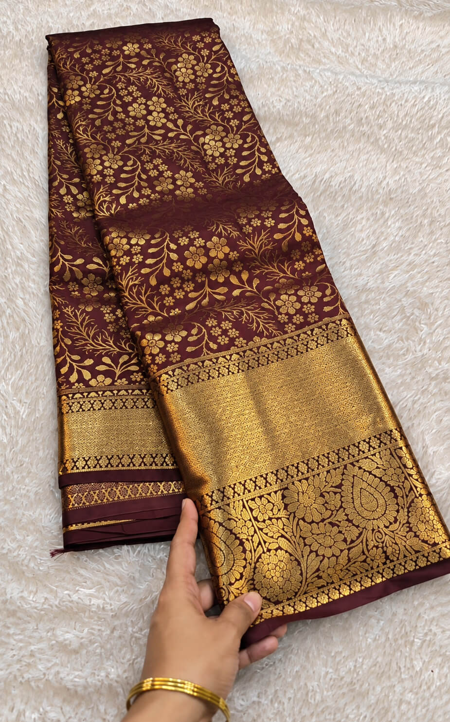Nectarous Wine Pure Banarasi Silk Saree With Quixotic Blouse Piece