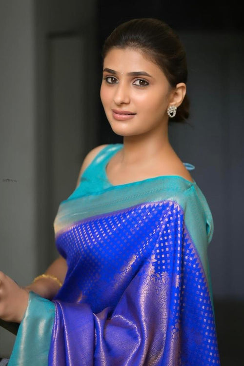 Load image into Gallery viewer, Refreshing Royal Blue Soft Silk Saree With Glowing Blouse Piece
