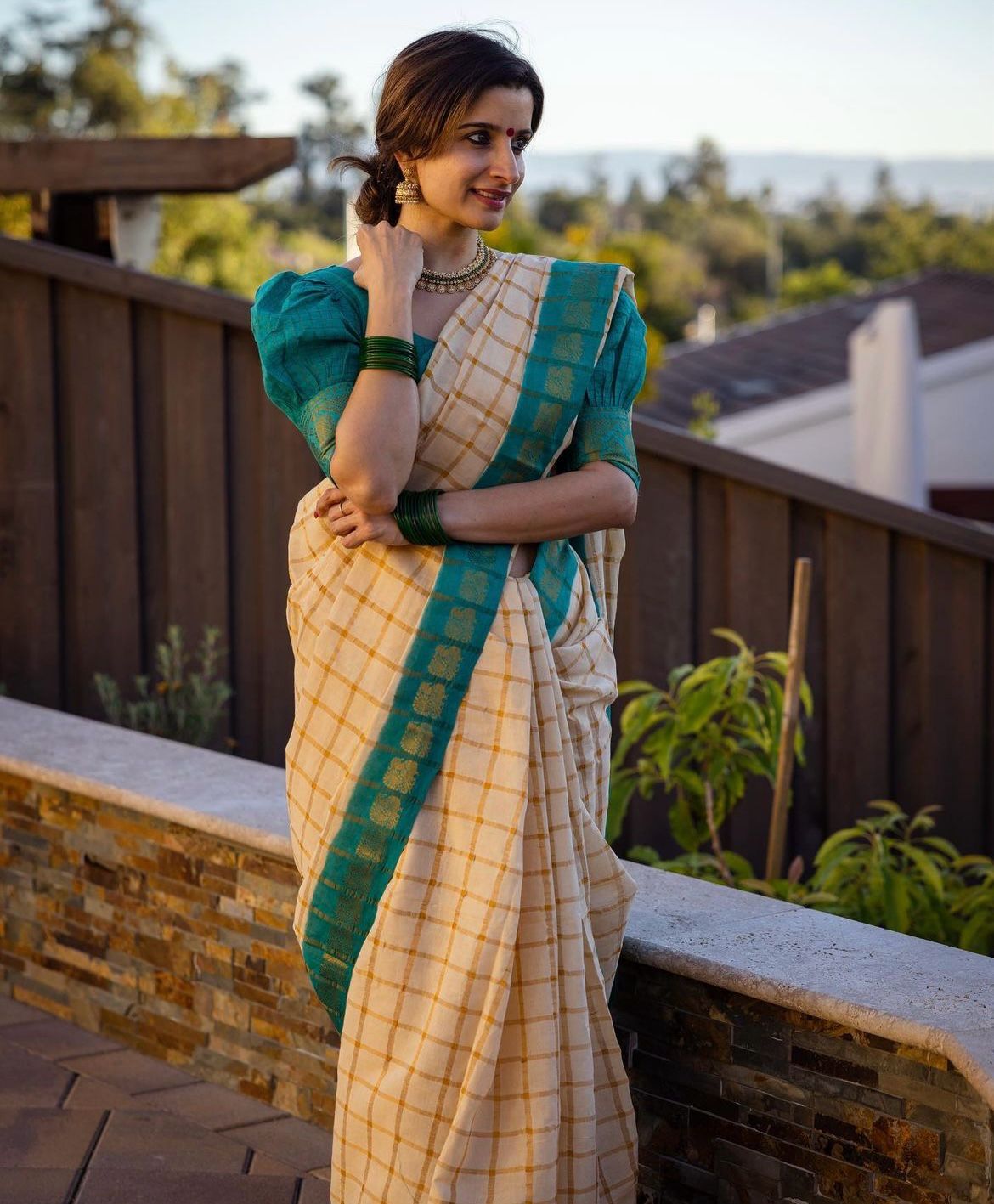 A glam Rama Soft Silk Saree with Beauteous Blouse Piece – TULIP DESIGNER