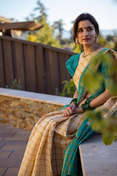 Load image into Gallery viewer, Snazzy Beige Soft Silk Saree With Winsome Blouse Piece
