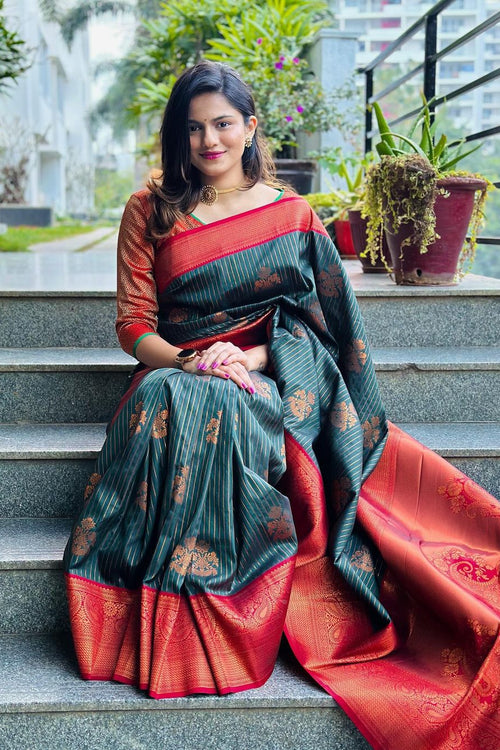 Load image into Gallery viewer, Blissful Dark Green Soft Silk Saree With Eye-catching Blouse Piece
