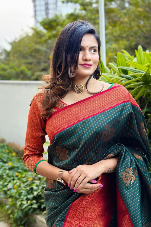 Load image into Gallery viewer, Blissful Dark Green Soft Silk Saree With Eye-catching Blouse Piece
