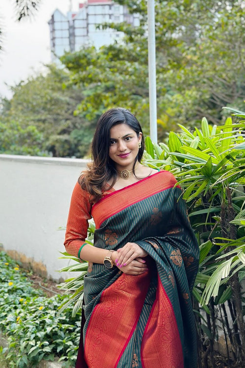 Load image into Gallery viewer, Blissful Dark Green Soft Silk Saree With Eye-catching Blouse Piece
