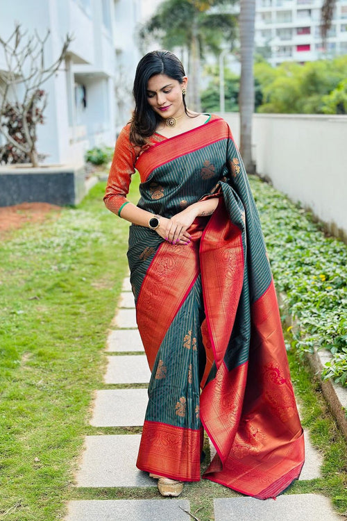 Load image into Gallery viewer, Blissful Dark Green Soft Silk Saree With Eye-catching Blouse Piece
