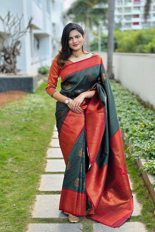 Load image into Gallery viewer, Blissful Dark Green Soft Silk Saree With Eye-catching Blouse Piece
