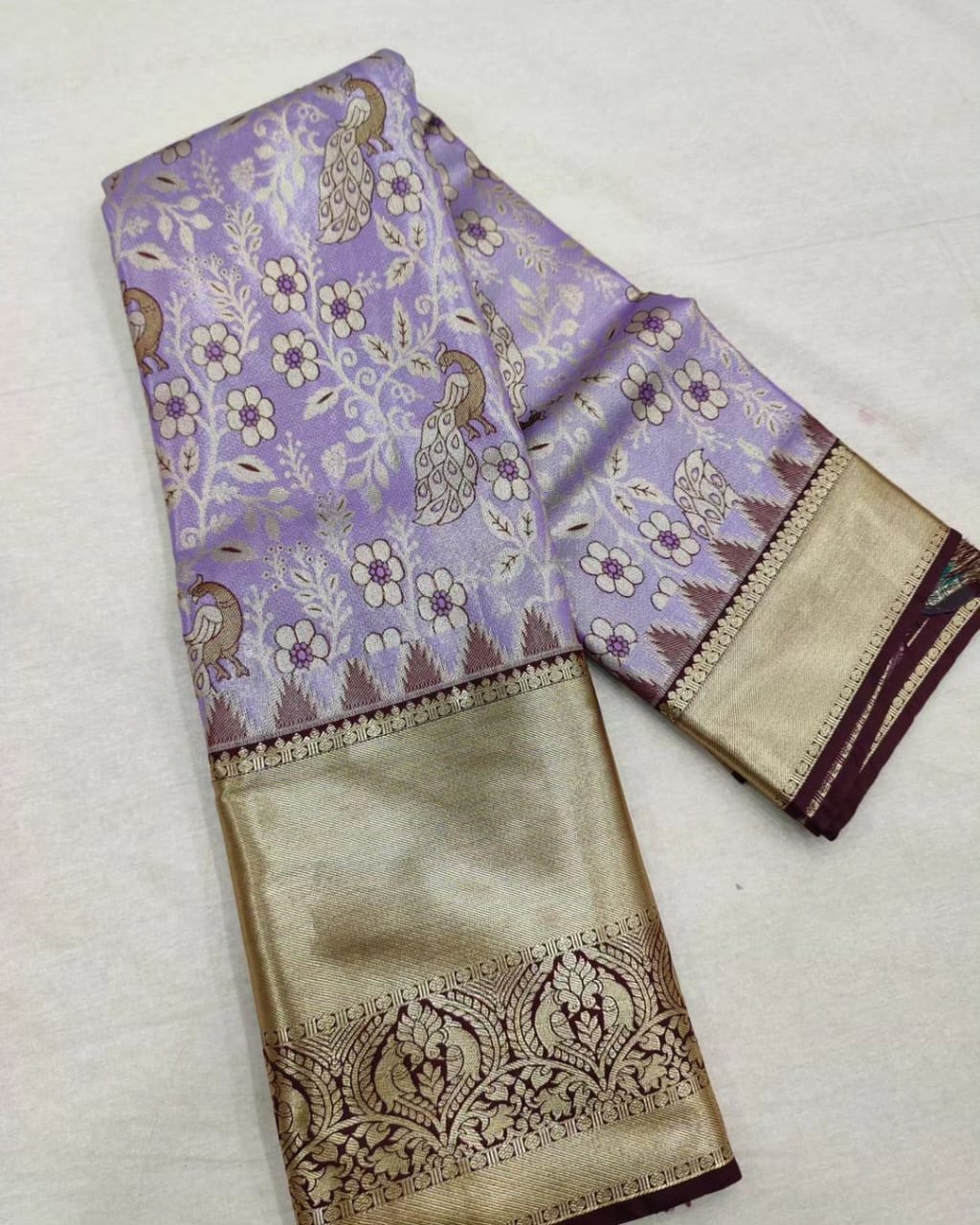 Stunning Lavender Soft Silk Saree With Staring Blouse Piece