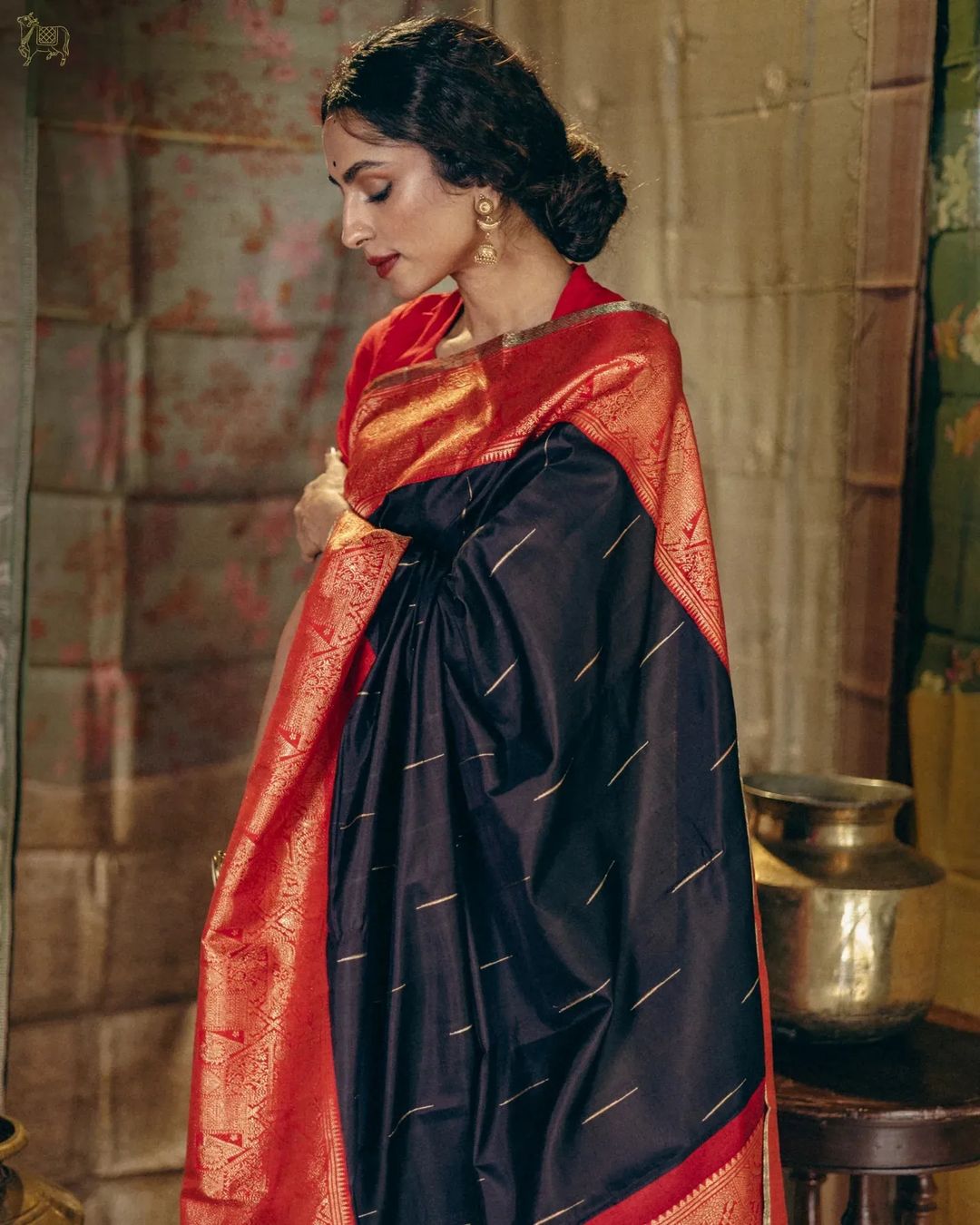 Twirling Black Soft Silk Saree With Skinny Blouse Piece