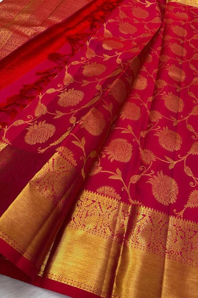 Mesmeric Red Soft Banarasi Silk Saree With Inspiring Blouse Piece