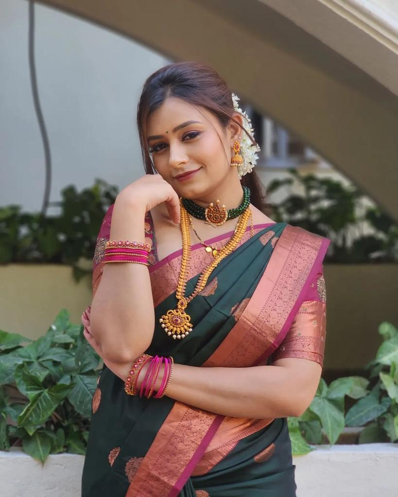 Exceptional Dark Green Soft Silk Saree With Glowing Blouse Piece