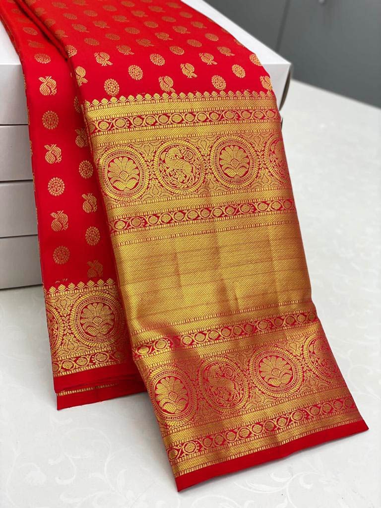 Desultory Red Soft Silk Saree With Staggering Blouse Piece