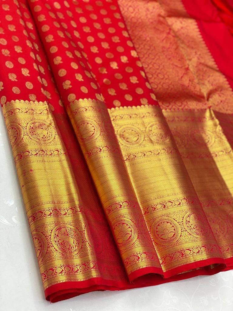 Desultory Red Soft Silk Saree With Staggering Blouse Piece