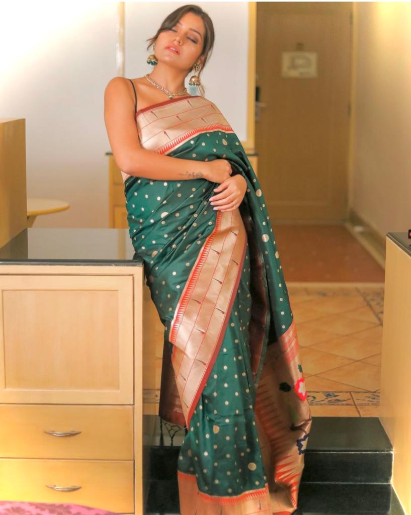 Demesne Dark Green Paithani Silk Saree With Comely Blouse Piece