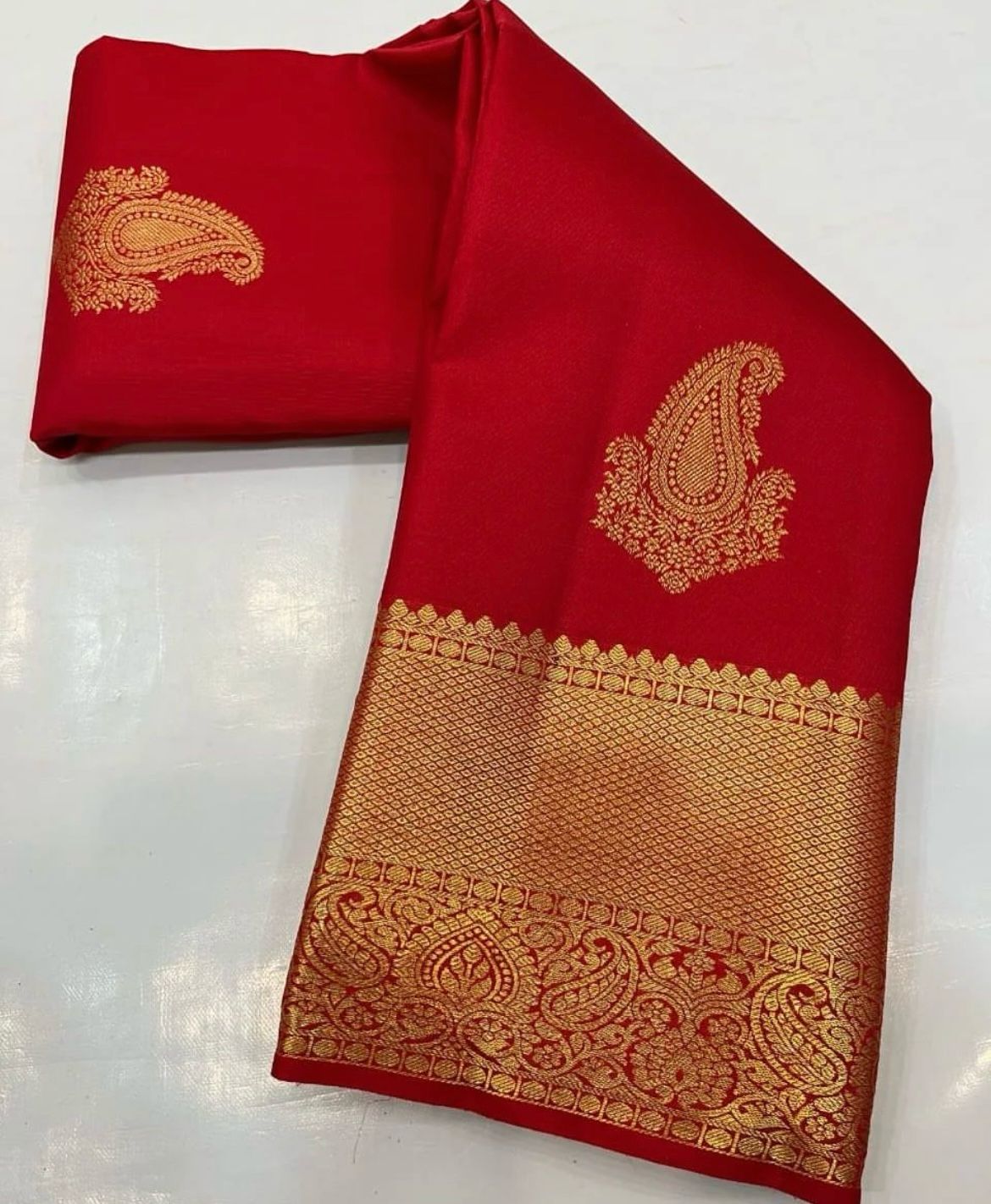 Prodigal Red Soft Silk Saree With Ornate Blouse Piece