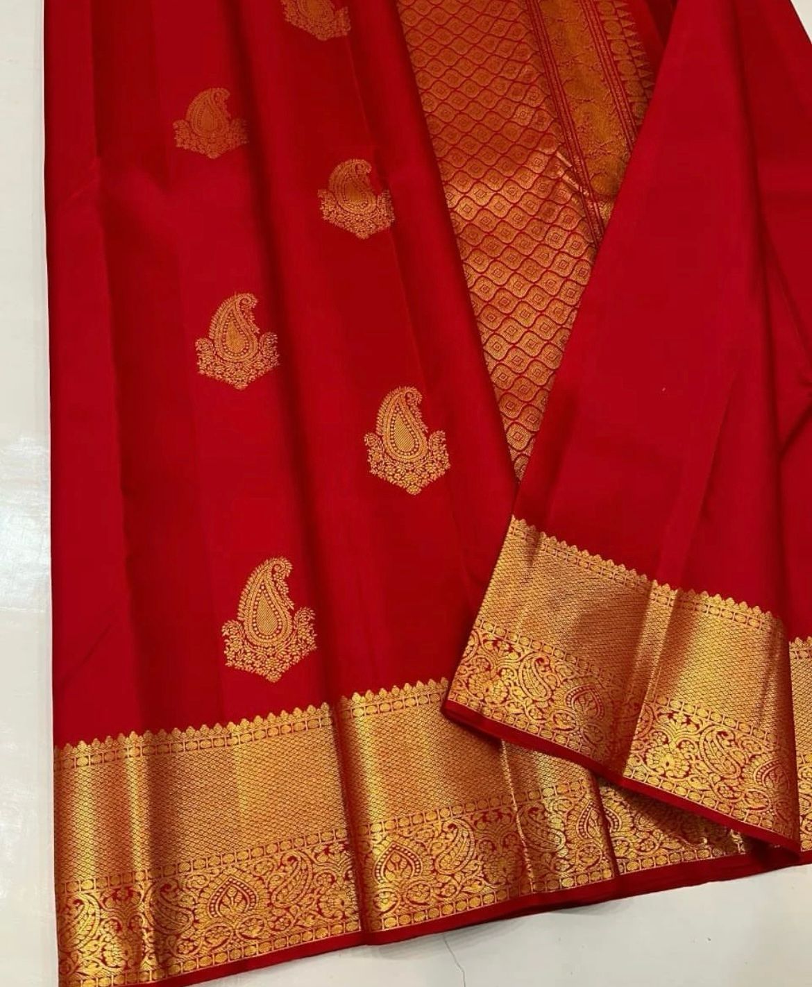 Prodigal Red Soft Silk Saree With Ornate Blouse Piece