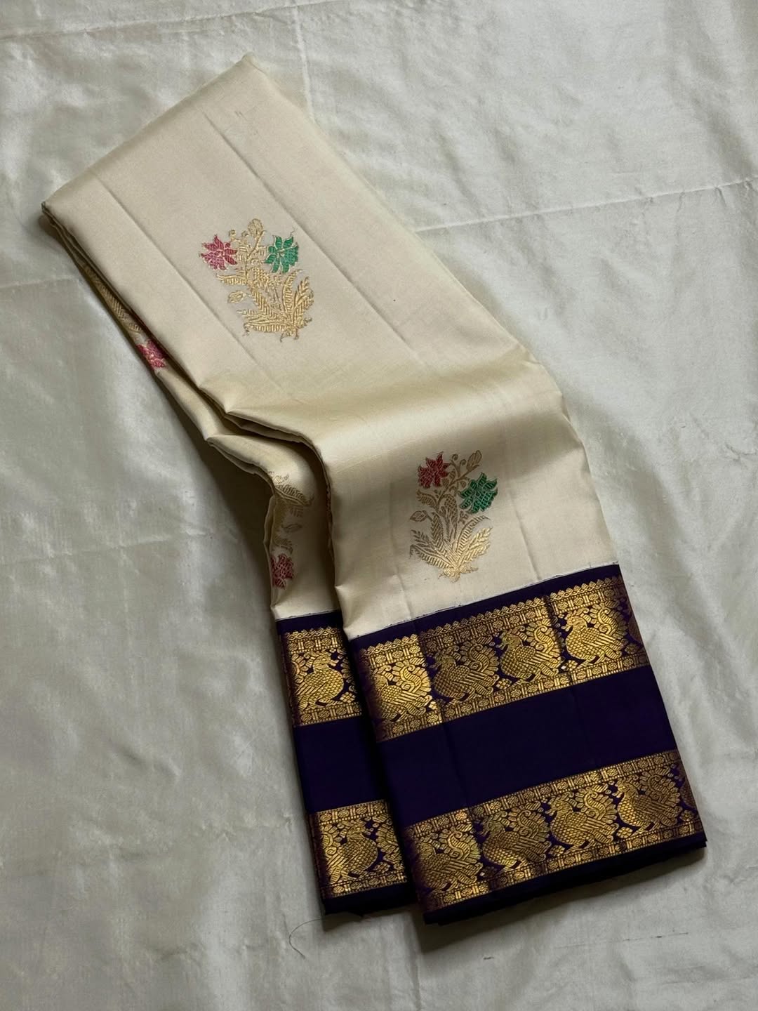 Scintilla Off White Pure Zari Weaving Banarasi Silk Saree With Desirable Blouse Piece