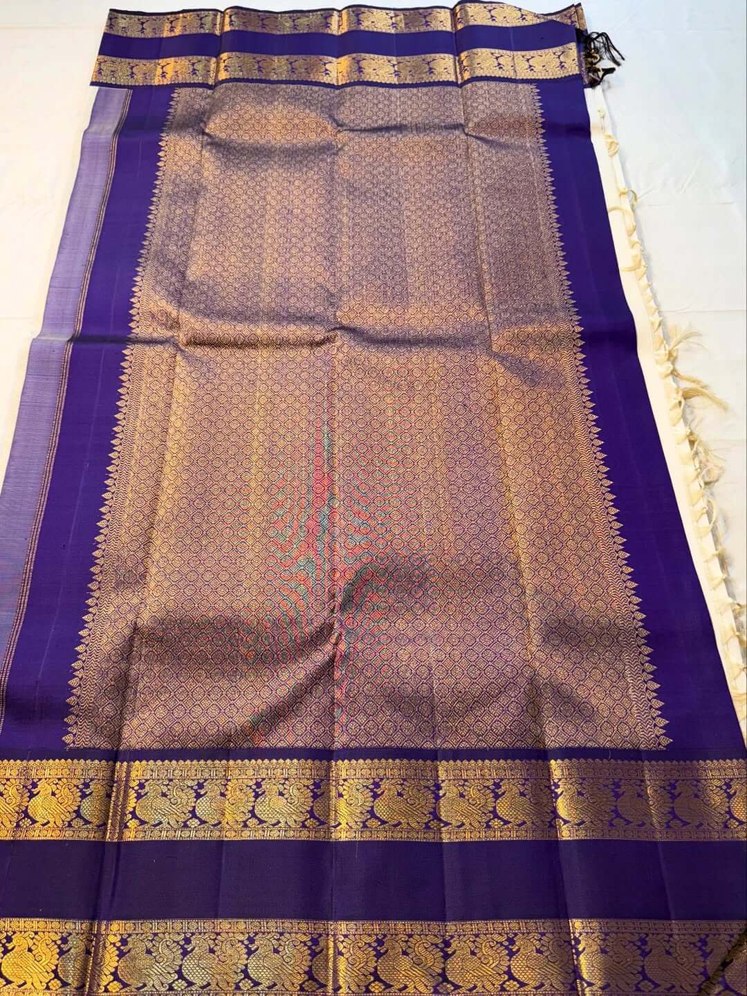 Scintilla Off White Pure Zari Weaving Banarasi Silk Saree With Desirable Blouse Piece