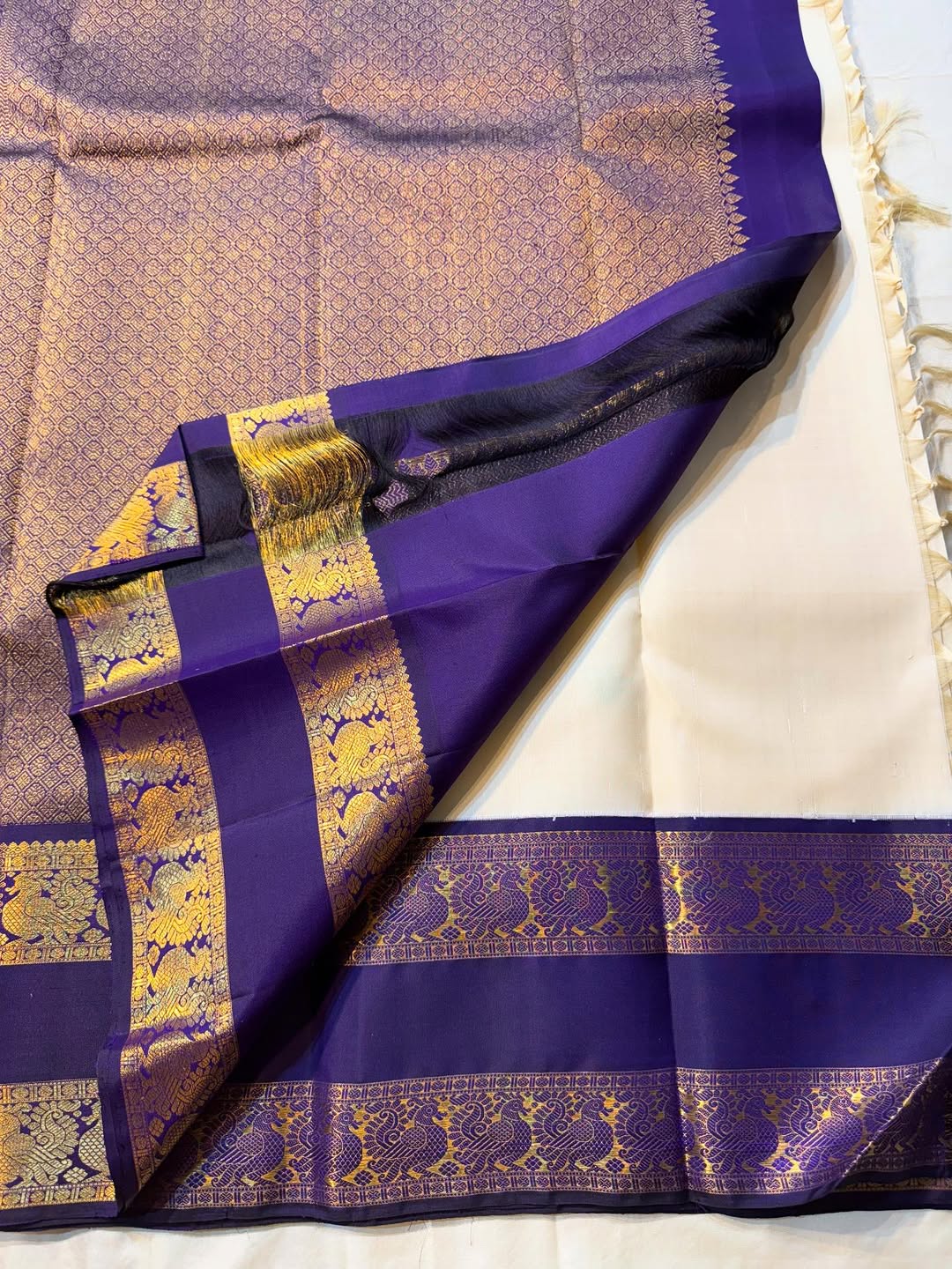 Scintilla Off White Pure Zari Weaving Banarasi Silk Saree With Desirable Blouse Piece