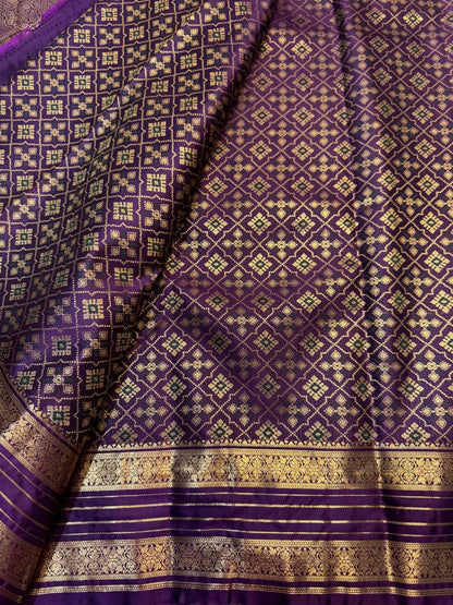 Sizzling Purple Pure Zari Weaving Banarasi Silk Saree With Quintessential Blouse Piece
