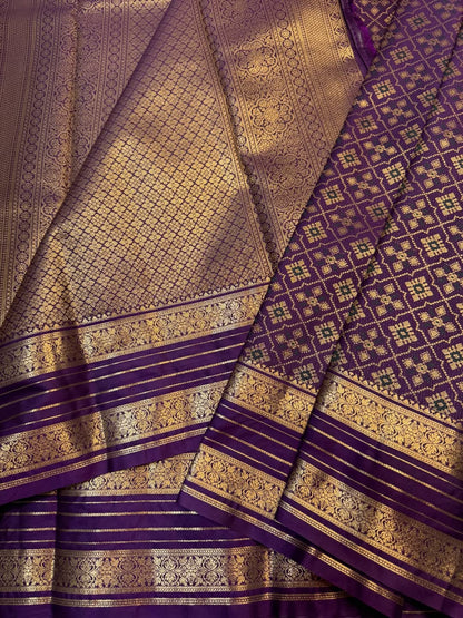 Sizzling Purple Pure Zari Weaving Banarasi Silk Saree With Quintessential Blouse Piece