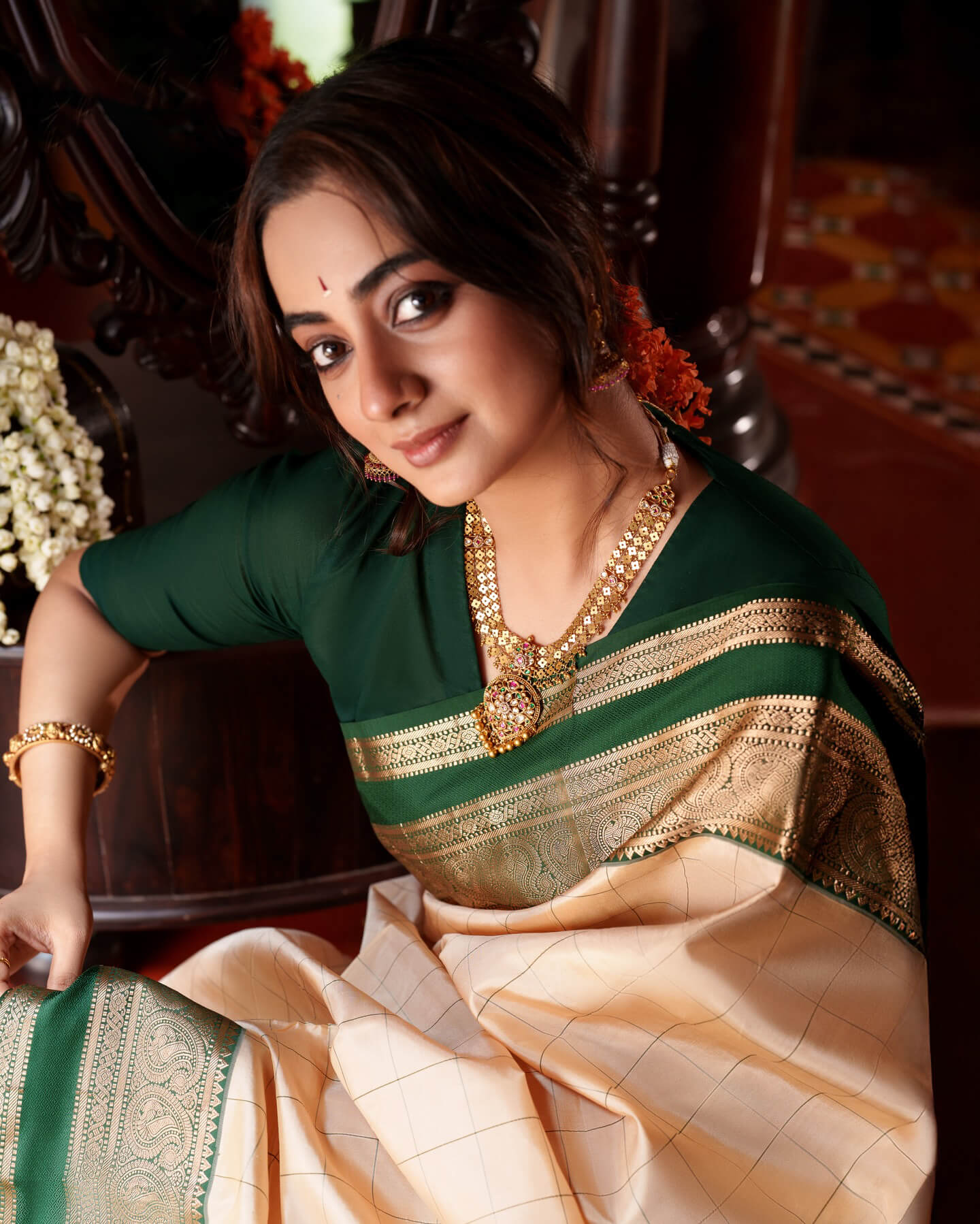 Entrancing Beige Pure Banarasi Silk Saree With Pleasurable Blouse Piece