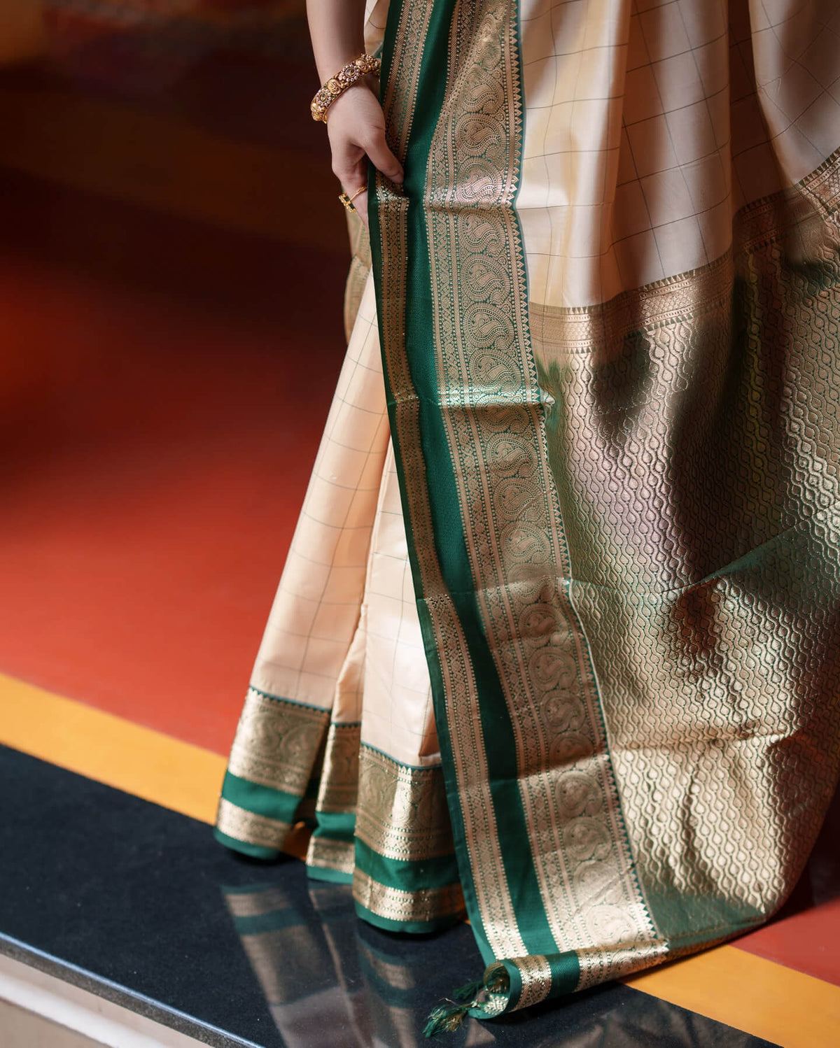 Entrancing Beige Pure Banarasi Silk Saree With Pleasurable Blouse Piece