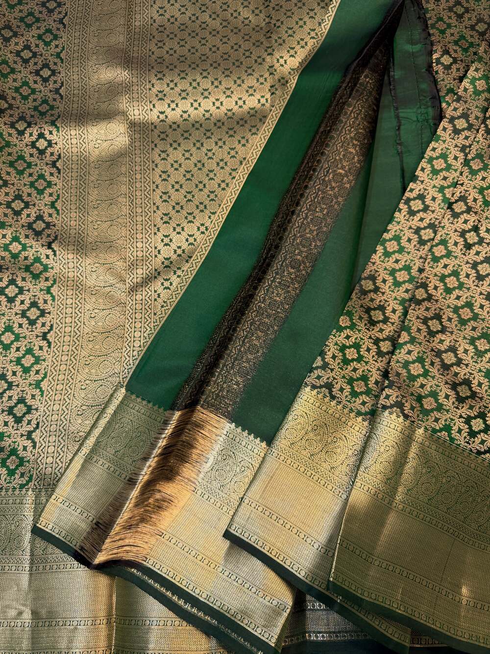 Traditional Dark Green Pure Banarasi Silk Saree With Epiphany Blouse Piece