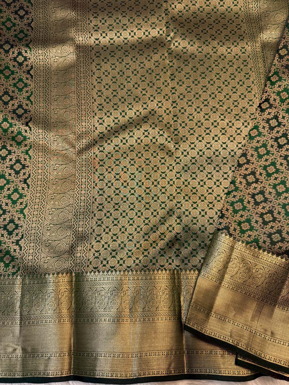 Traditional Dark Green Pure Banarasi Silk Saree With Epiphany Blouse Piece