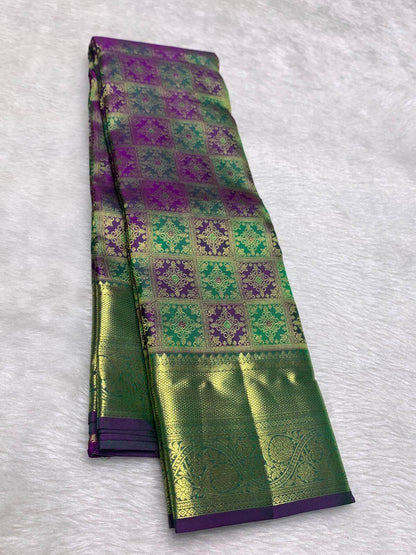 Adorning Green Pure Banarasi Silk Saree With Mellifluous Blouse Piece