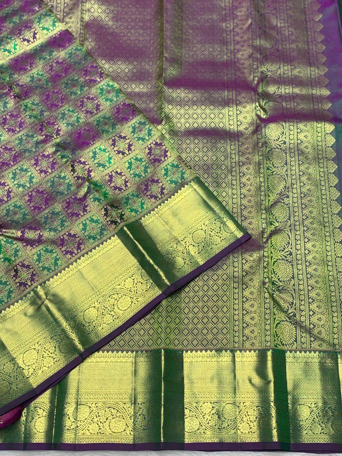 Adorning Green Pure Banarasi Silk Saree With Mellifluous Blouse Piece