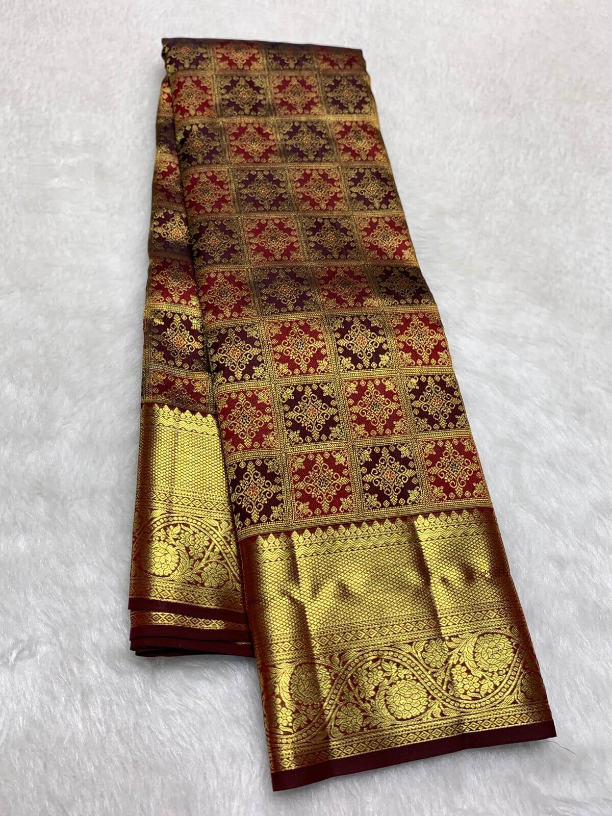 Rhapsody Wine Pure Banarasi Silk Saree With Delectable Blouse Piece