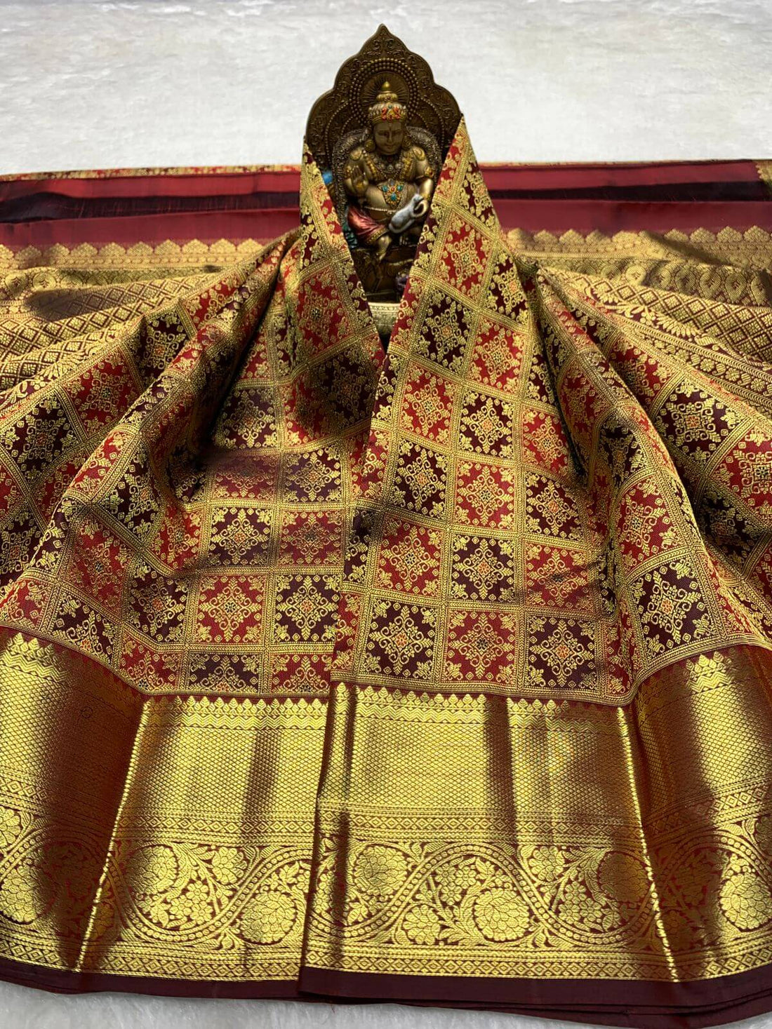 Rhapsody Wine Pure Banarasi Silk Saree With Delectable Blouse Piece