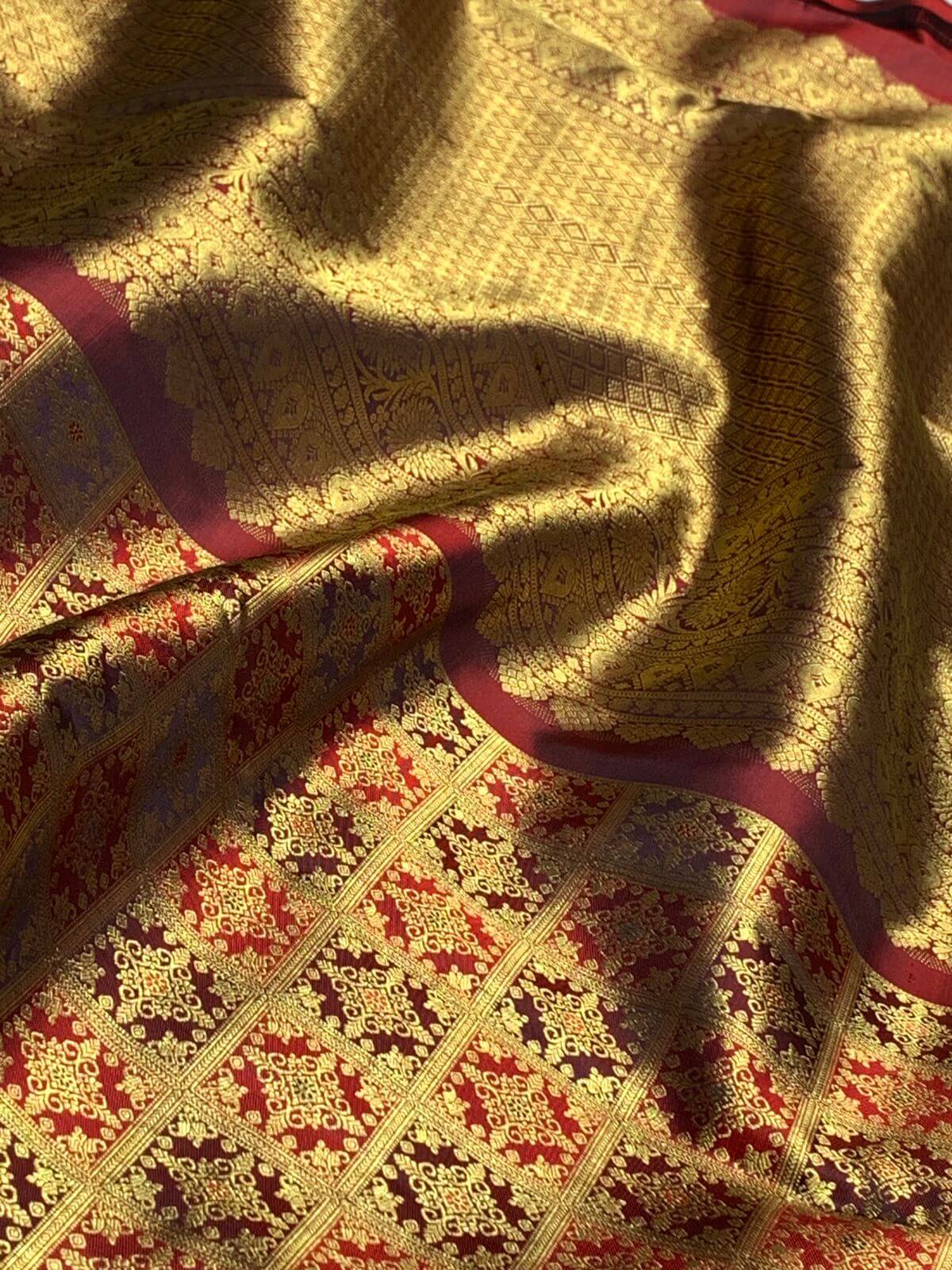 Rhapsody Wine Pure Banarasi Silk Saree With Delectable Blouse Piece