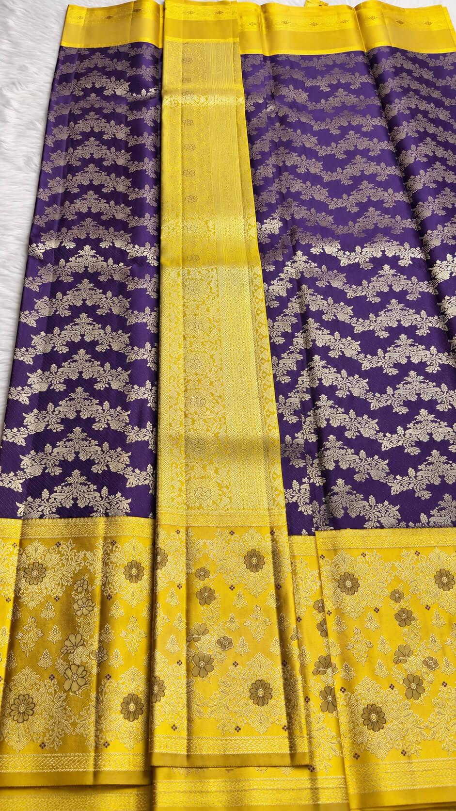 Amiable Purple Pure Banarasi Silk Saree With Assemblage Blouse Piece