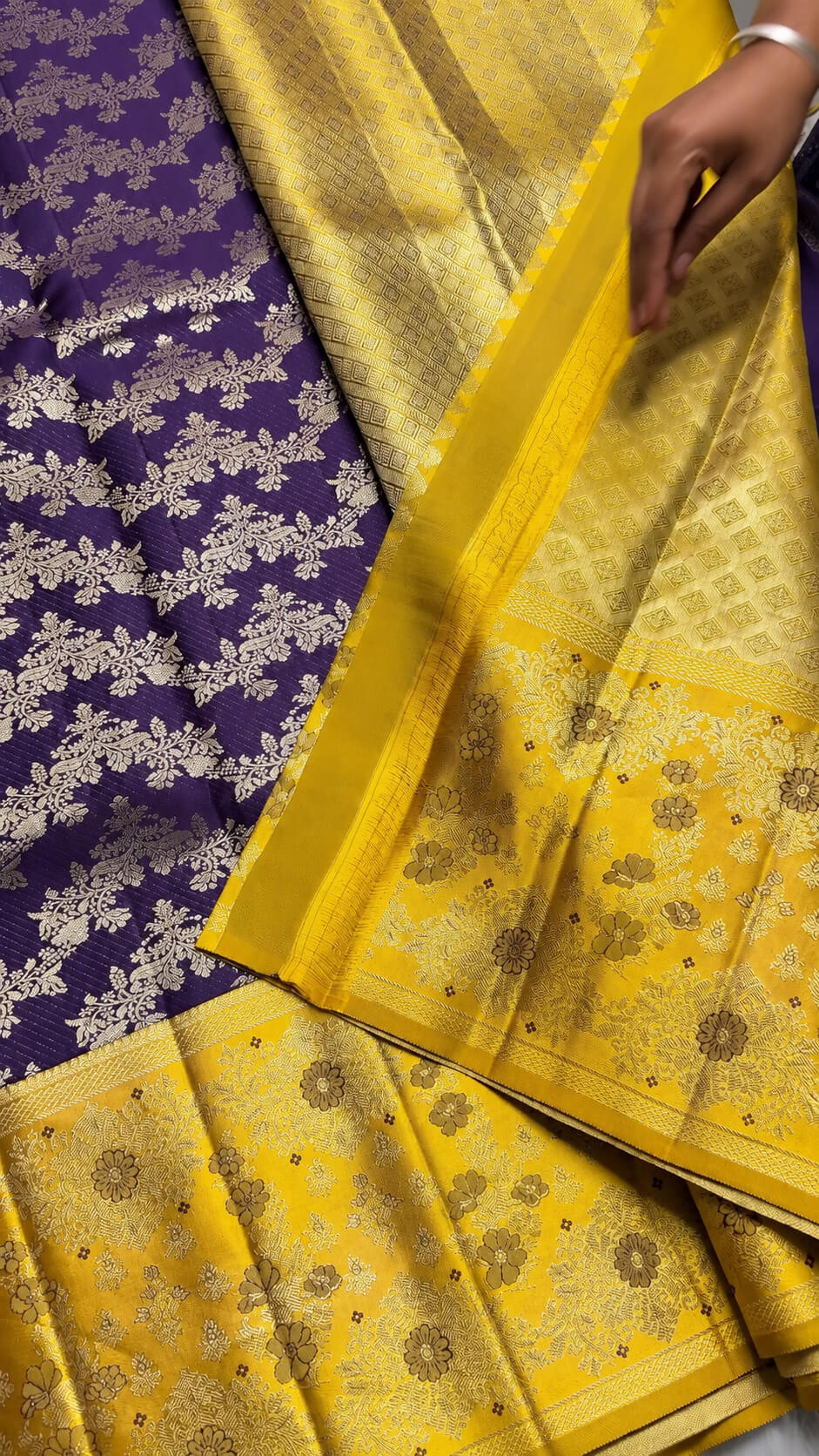 Amiable Purple Pure Banarasi Silk Saree With Assemblage Blouse Piece